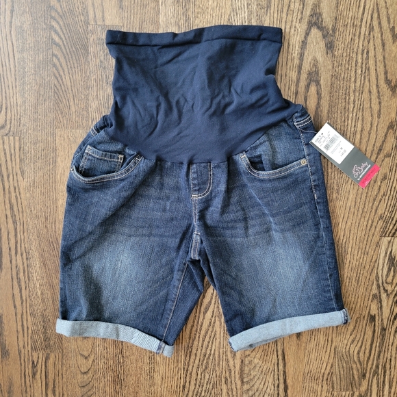 NWT Maternity Medium Oh Baby by Motherhood Secret Fit Belly Bermuda Jean Shorts - Picture 1 of 11